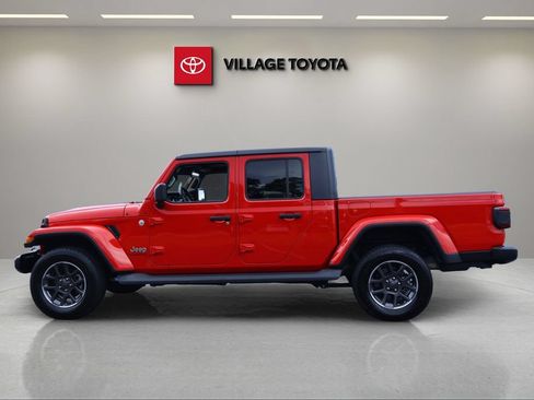 Used 2020 Jeep Gladiator Overland AWD/4WD image 2