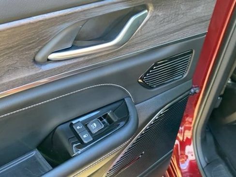 Used 2022 Jeep Grand Cherokee L Overland w/ Luxury Tech Group IV AWD/4WD image 19