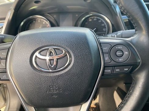 Used 2020 Toyota Camry SE image 10