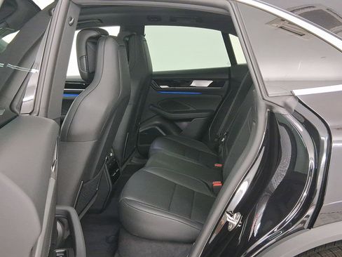 Used 2025 Porsche Macan 4S Electric AWD/4WD image 31