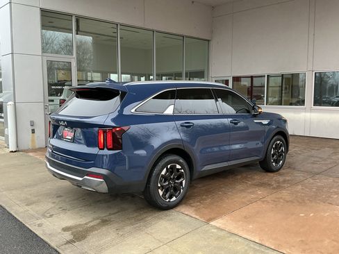 Used 2025 Kia Sorento S image 22