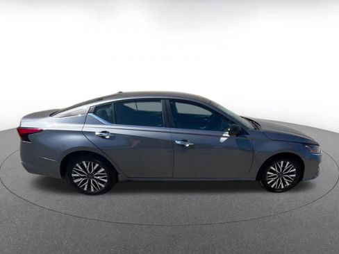 Used 2025 Nissan Altima 2.5 SV image 16