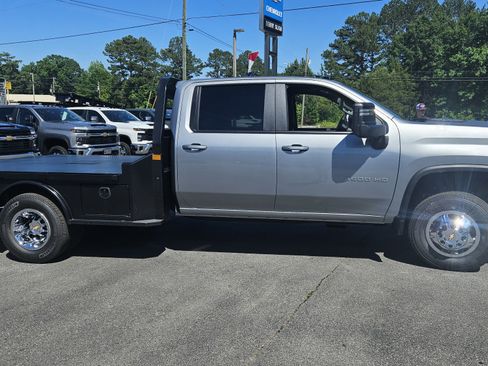 New 2026 Chevrolet Silverado 3500 LT AWD/4WD image 3