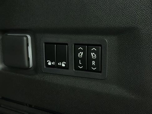Used 2026 GMC Yukon Denali w/ Sun & Power Step Package AWD/4WD image 15