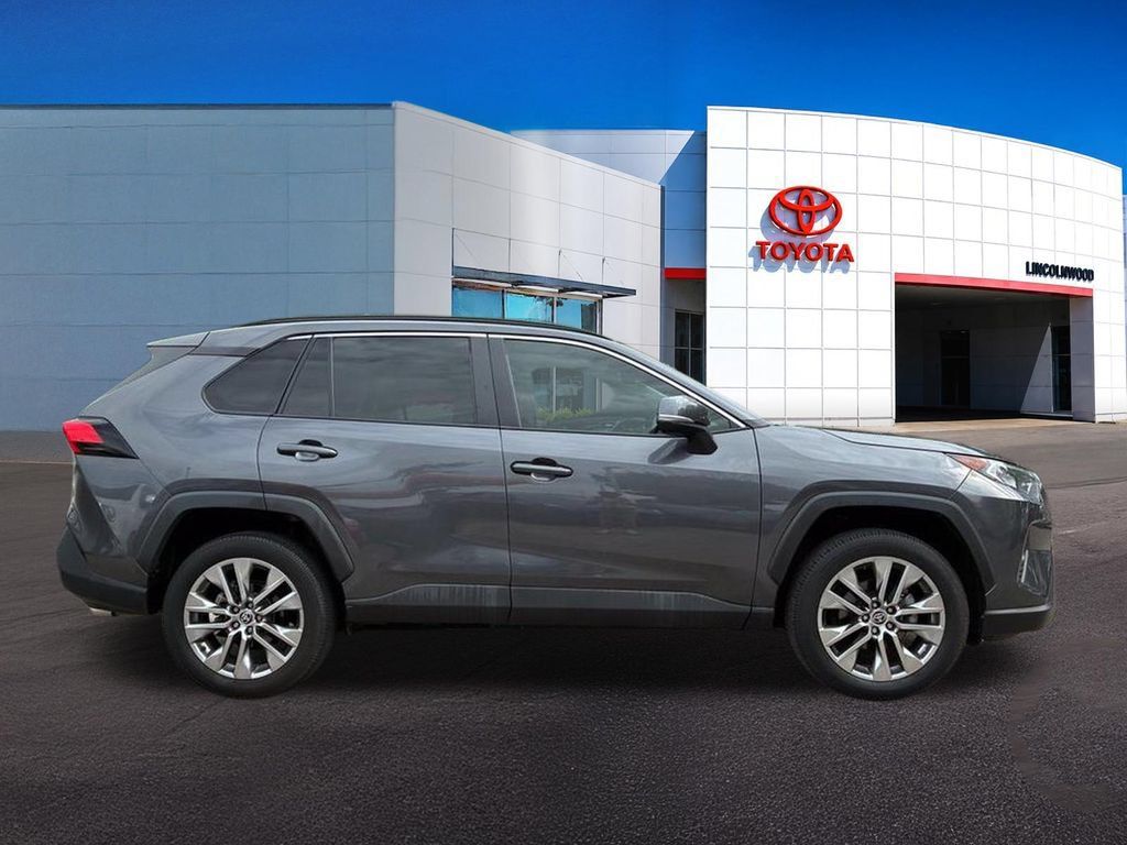 Used 2021 Toyota RAV4 XLE Premium FWD image 8