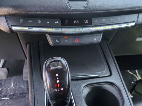 Used 2022 Cadillac XT4 Luxury w/ Cold Weather Package FWD image 18