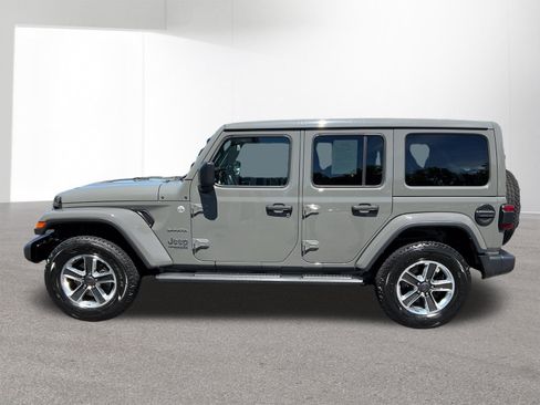 Used 2022 Jeep Wrangler Unlimited Sahara w/ LED Lighting Group AWD/4WD image 6