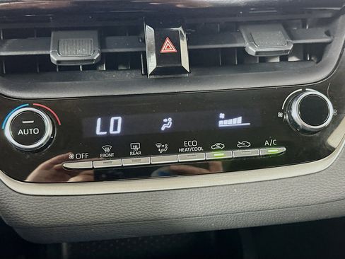 Used 2022 Toyota Corolla LE FWD image 22