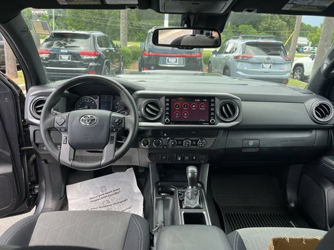 Used 2020 Toyota Tacoma TRD Sport AWD/4WD image 31