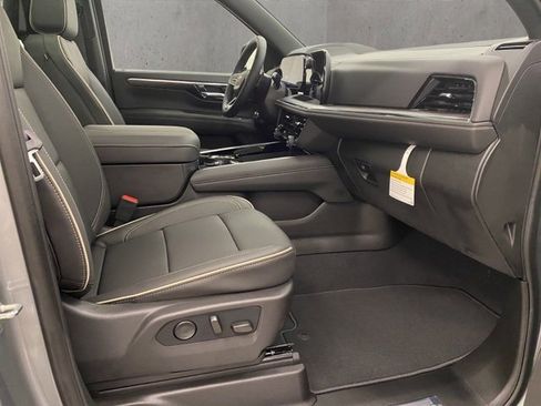 New 2026 Chevrolet Suburban Premier image 18