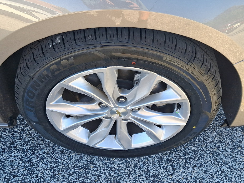 Used 2025 Chevrolet Malibu LT FWD image 9