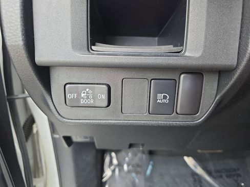 Used 2018 Toyota Tacoma SR w/ SR Convenience Package RWD image 26