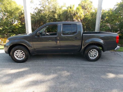 Used 2015 Nissan Frontier SV AWD/4WD image 7