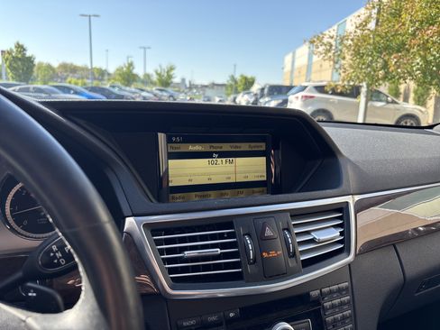 Used 2011 Mercedes-Benz E 350 BlueTEC Sedan image 23