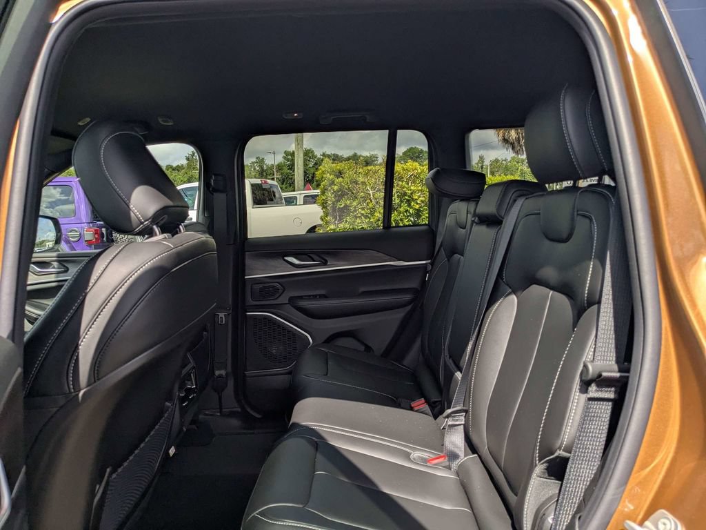 New 2026 Jeep Grand Cherokee Limited AWD/4WD image 15