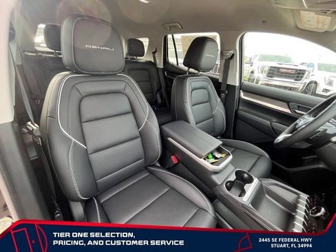 New 2026 GMC Terrain Denali w/ LPO, Black Badging Package AWD/4WD image 15