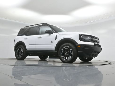 Certified 2022 Ford Bronco Sport Outer Banks w/ Tech Package AWD/4WD image 4