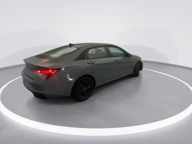 Used 2022 Hyundai Elantra SEL w/ Preferred Accessory Package FWD image 6