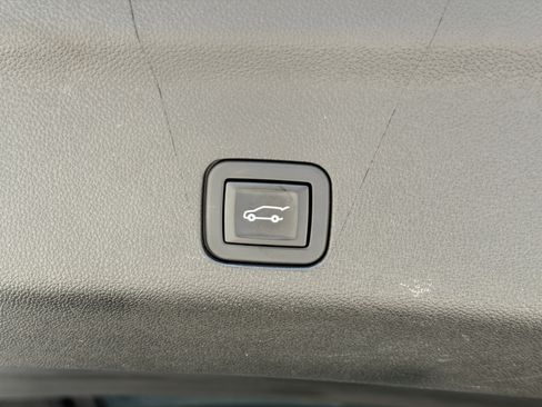 Used 2021 Chevrolet Tahoe Z71 w/ Luxury Package image 10