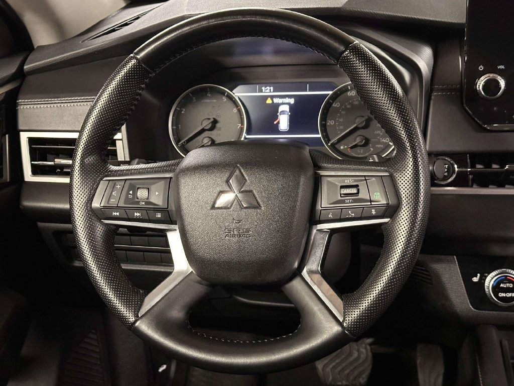 Used 2024 Mitsubishi Outlander SE AWD/4WD image 19