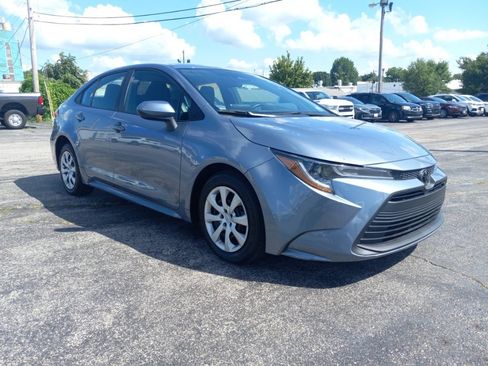 Used 2023 Toyota Corolla LE FWD image 3