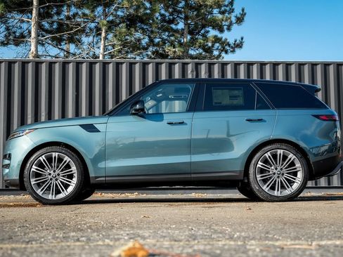 New 2025 Land Rover Range Rover Sport SE image 3