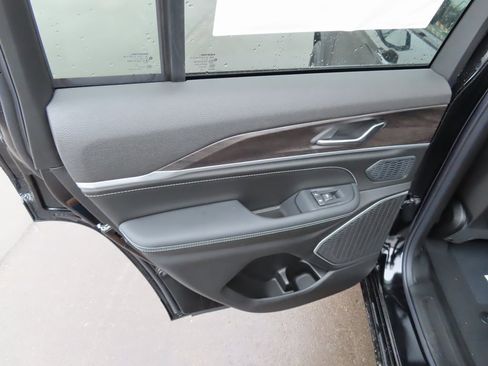 New 2026 Jeep Grand Cherokee Limited image 25