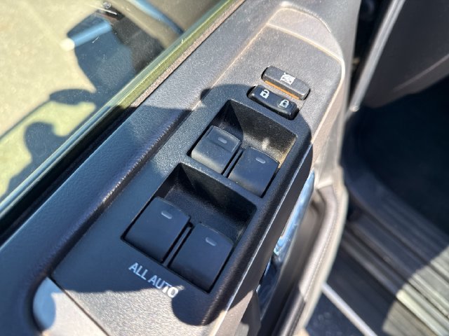Used 2018 Toyota 4Runner SR5 Premium AWD/4WD image 24