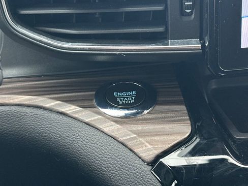 Used 2023 Ford Explorer Limited image 23