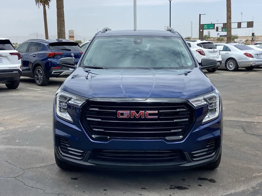 Used 2023 GMC Terrain SLE w/ Driver Convenience Package FWD image 3