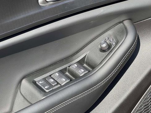 Used 2025 Jeep Grand Cherokee Altitude AWD/4WD image 28