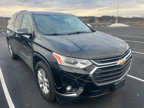 Used 2018 Chevrolet Traverse LT image 2