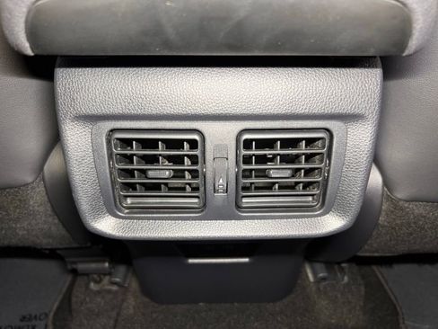 Used 2024 Toyota Venza XLE AWD/4WD image 15
