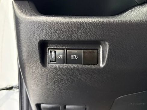 Used 2025 Toyota RAV4 XLE FWD image 33