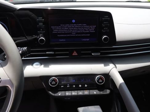 Used 2022 Hyundai Elantra SEL w/ Convenience Package FWD image 32