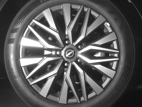 Used 2025 Nissan Altima 2.5 SV FWD image 13