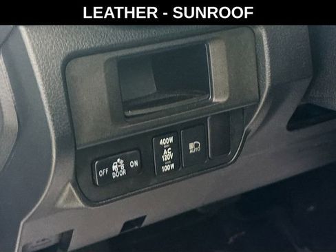 Used 2018 Toyota Tacoma TRD Sport AWD/4WD image 12