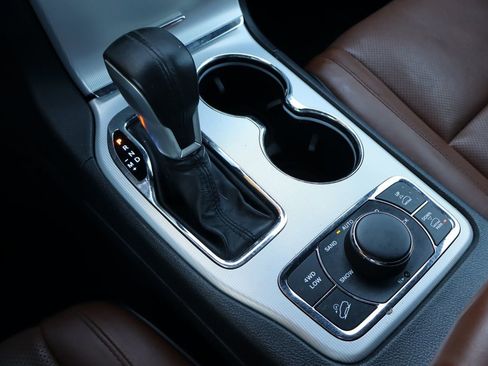 Used 2020 Jeep Grand Cherokee Summit image 36