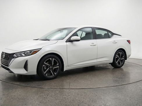 Used 2025 Nissan Sentra SV FWD image 3
