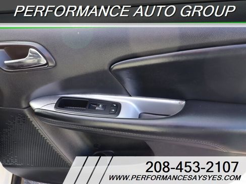 Used 2018 Dodge Journey SE image 9