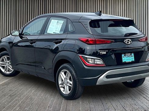 Used 2022 Hyundai Kona SE w/ Cargo Package FWD image 3
