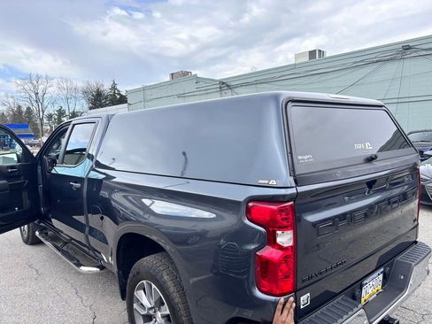 Used 2022 Chevrolet Silverado 1500 LT w/ Z71 Off-Road Package image 4