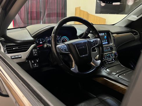 Used 2020 GMC Yukon XL Denali w/ Denali Premium Package RWD image 19