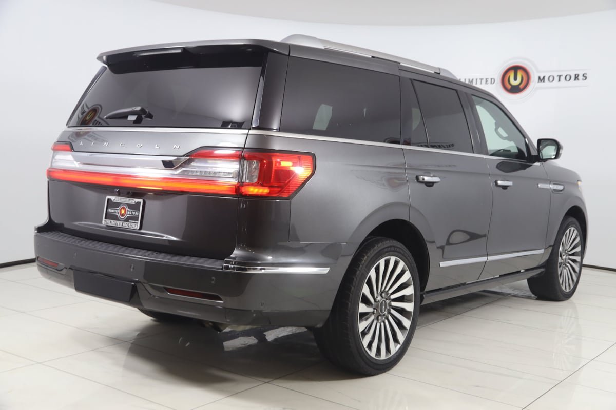 Used 2018 Lincoln Navigator Reserve w/ Technology Package AWD/4WD image 3