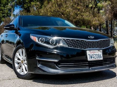 Used 2016 Kia Optima EX w/ Premium Package image 4