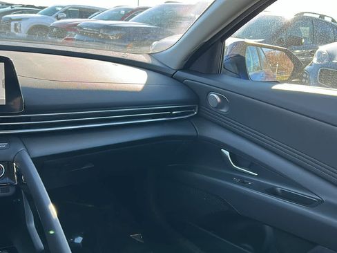 Used 2025 Hyundai Elantra SEL image 25