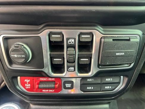 Used 2020 Jeep Wrangler Unlimited Rubicon w/ Dual Top Group AWD/4WD image 27