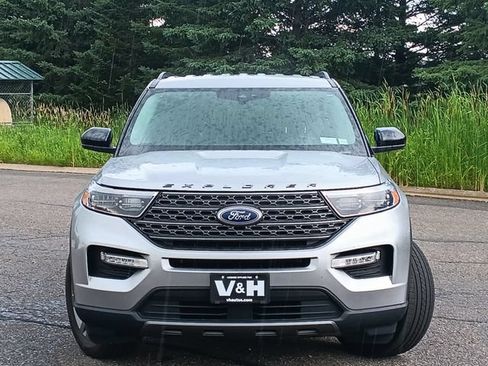 Used 2023 Ford Explorer XLT w/ Equipment Group 202A AWD/4WD image 3
