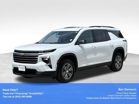 Used 2025 Chevrolet Traverse LT FWD image 1