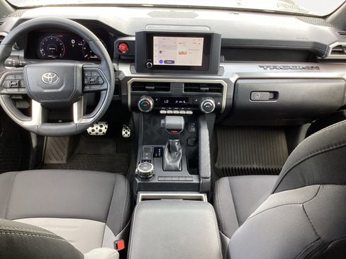 Used 2025 Toyota Tacoma TRD Sport image 4